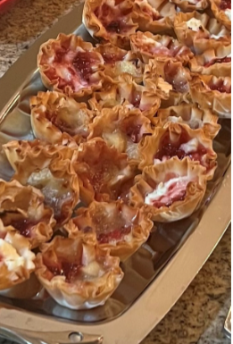 Cranberry Chipotle Chutney Brie Bites